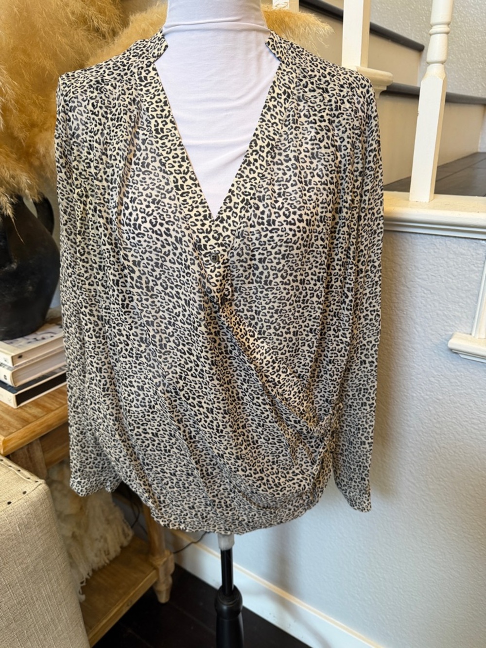 Yumi Kim Animal Print Sheer 100% Silk Long Sleeve Blouse Top Size Medium